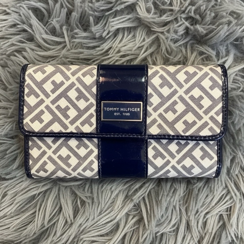Tommy Hilfiger Wallet Trifold Clutch Logo Women's Patent Leather Blue Gray Logo